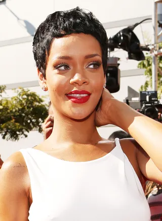 Rihanna @rihanna - Tweet: &quot;#DIAMONDS moves UP to #5 on this weeks Billboard Hot100 chart!!! Thanks to everyone for supporting this record in such an epic way&quot;Rihanna celebrates her latest single's ascent on the Billboard chart.(Photo: Christopher Polk / Getty Images)&nbsp;