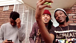 Selfies With the Fam - Dee-1 is definitely a family man.&nbsp;(Photo: BET)