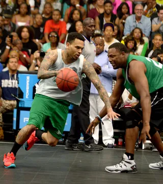 Taking It In - Chris Brown shows former NBA star Cedric Ceballos that sometimes youth trumps experience as he lead his team to victory at the Sprite Celebrity Basketball Game. (Photo: Jason Kempin/BET/Getty Images for BET)