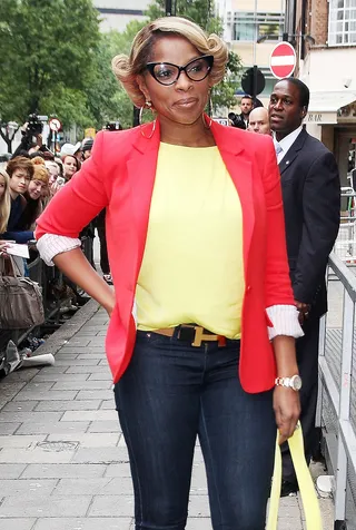 /content/dam/betcom/images/2012/09/Music-09-16-09-30/092112-music-tweets-mary-j-blige.jpg