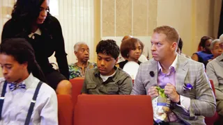 Snacks on Snacks on Snacks - Gary is about to bust open a bag of chips in church and Kenya is clearly fed up.(Photo: BET)&nbsp;