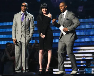 Victor Cruz Salsa Dances at the Grammys - Newly minted Super Bowl XLVI Champion Victor Cruz showed off his famous salsa moves at the 2012 Grammy Awards in Los Angeles on Feb. 12. The New York Giants wide receiver famously does the seductive dance each time he scores a touchdown (he even challenged 106 &amp; Park host Rocsi Diaz to a salsa battle earlier this month!).&nbsp;(Photo: REUTERS/Mario Anzuoni)