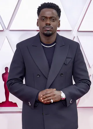 Daniel Kaluuya - Daniel Kaluuya took home his award in major style rocking a black Bottega Veneta look.&nbsp; (Photo by Chris Pizzello-Pool/Getty Images)