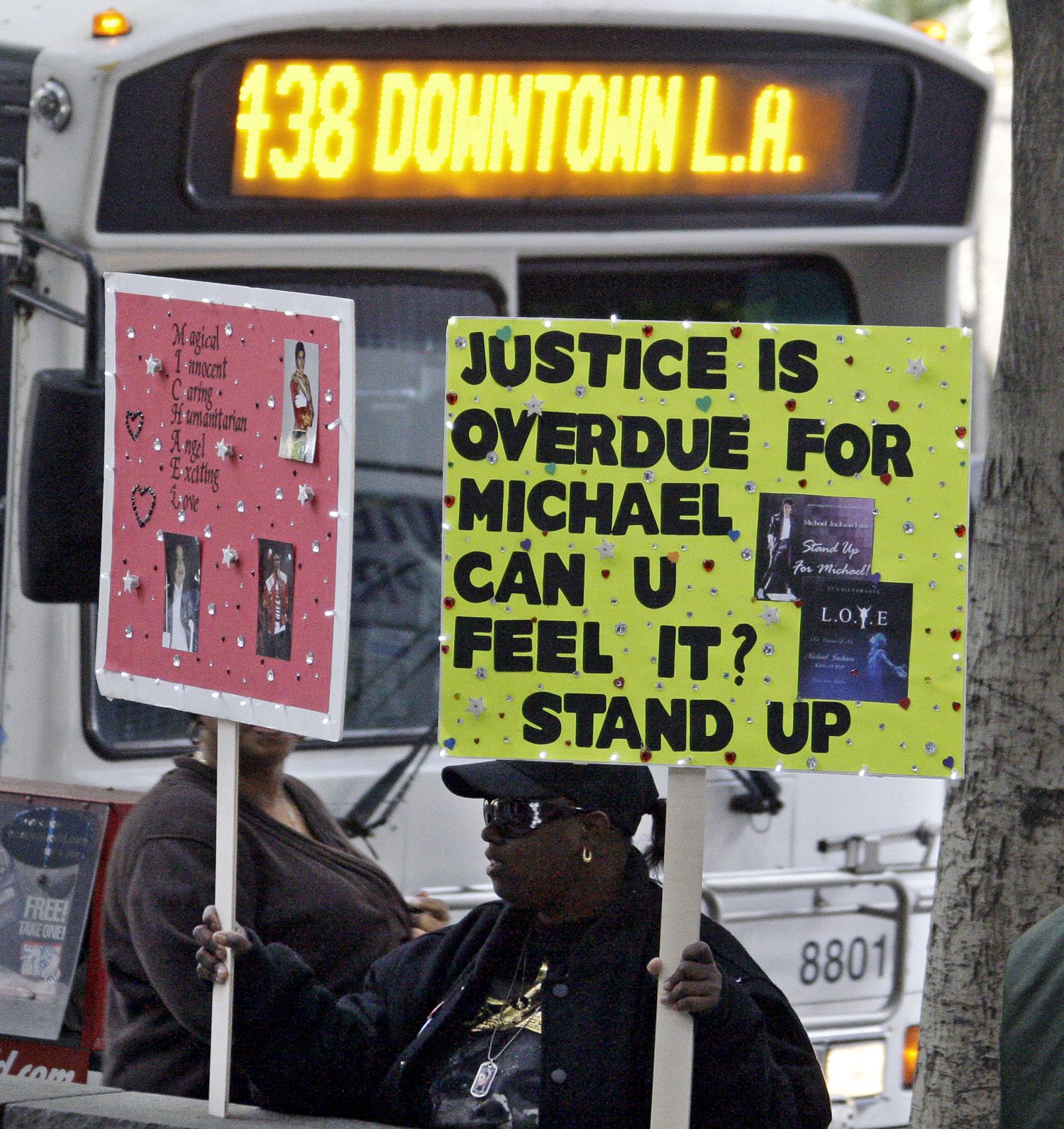 "Can U Feel It?"\r - This fan used a line from a Jackson song to show her support.\r(Photo: AP Photo/Reed Saxon)