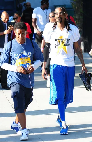 Coach Snoop - Snoop Dogg co-hosts the 3rd Annual Athletes vs. Cancer (AVC) celebrity football game in Los Angeles with the NBA's Matt Barnes.(Photo: DutchLabUSA / Splash News)