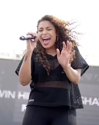 Sparks Will Fly - Jordin Sparks is glows as she belts out a tune! (Photo: Jason Kempin/Getty Images for BET)