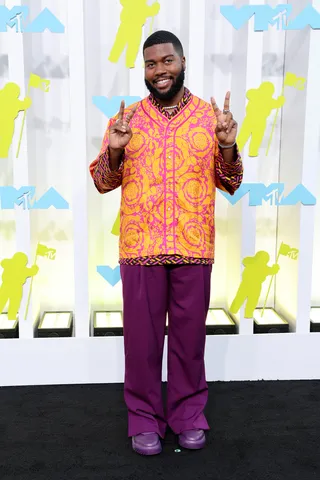 082822-style-2022-mtv-video-music-awards-red-carpet-khalid.jpg