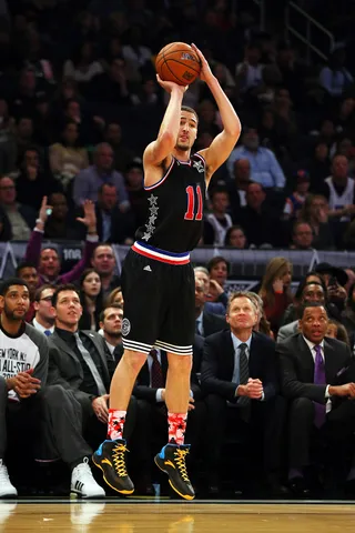 Picture Perfect - Klay Thompson had that beautiful shooting form on display Sunday night. Splash!&nbsp;(Photo: Elsa/Getty Images)