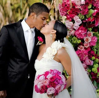 Tia Mowry, @tiadmowry - The Instant Mom star posted this throwback pic of her wedding to longtime love&nbsp;to celebrate the day.  (Photo: Tia Mowry via Instagram)