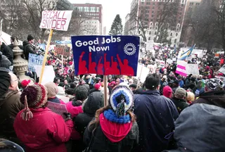 What Is a &quot;Right-to-Work&quot; State? - States operating under &quot;right-to-work&quot; laws allow employees to choose whether or not to join or financially support a labor union. Employees who work in the railway or airline industries are not impacted by &quot;right-to-work&quot; laws. Some federal employees may also be exempt.&nbsp;(Photo: Bill Pugliano/Getty Images)