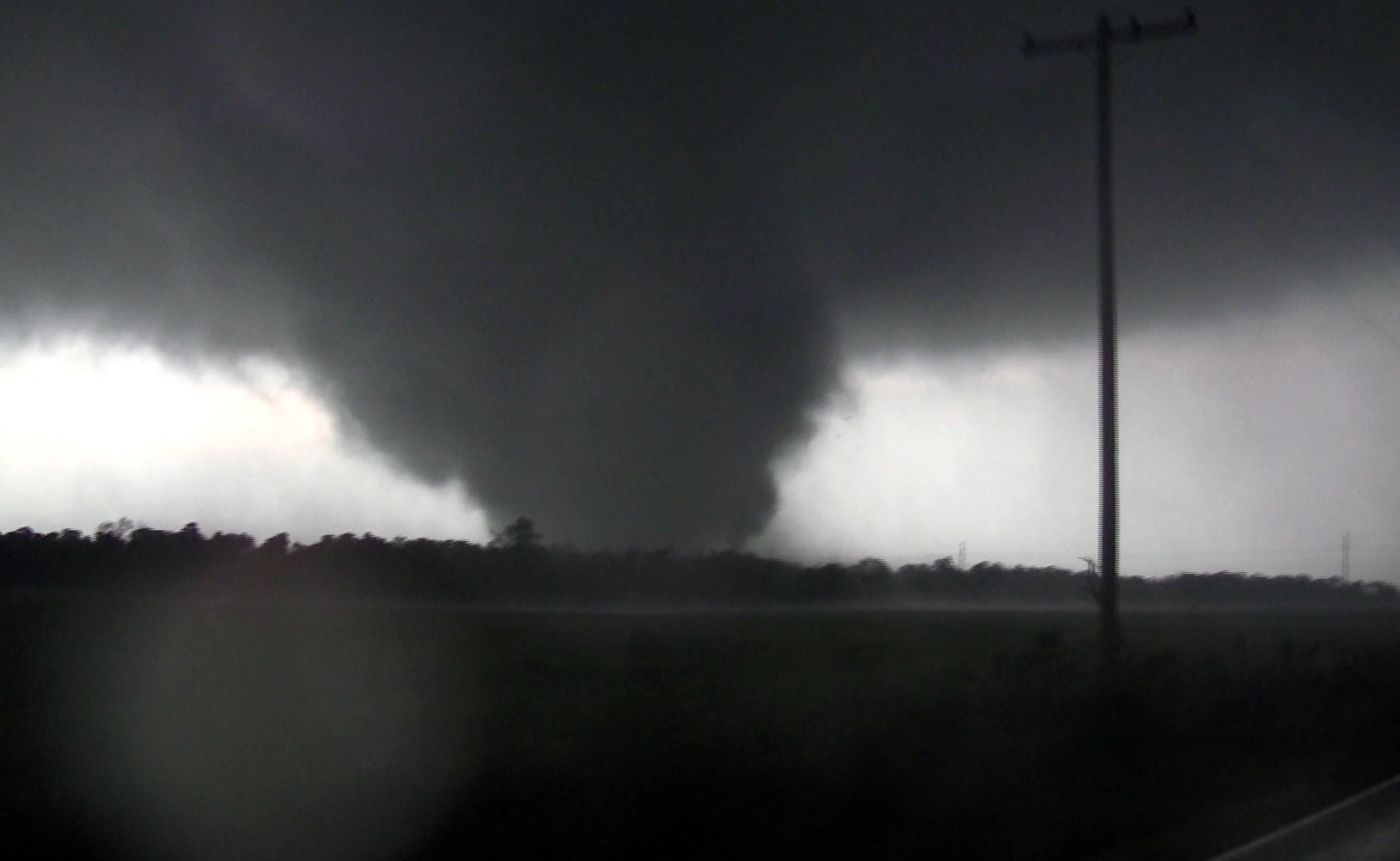 Whirling Winds - The coming-severe-weather extending from south-central Oklahoma to south-central Kansas could include wind gusts of 55 to 75 mph and baseball-sized hail.(Photo: AP Photo/tornadovideo.net)