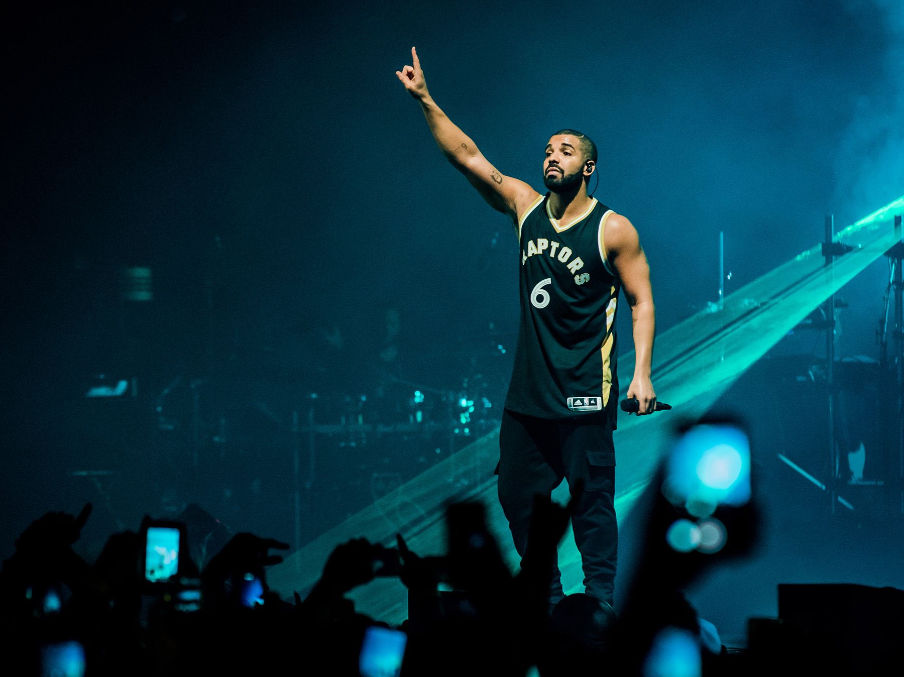 Drizzy Turns Up for - Image 1 from OVO Fest 2015 Highlights | BET
