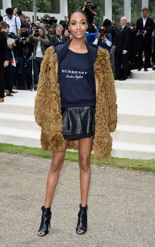 London Town - Jourdan Dunn strikes a pose before hitting the runway at the Burberry Womenswear Spring/Summer 2016 show during London Fashion Week.(Photo: Stuart C. Wilson/Getty Images for Burberry)