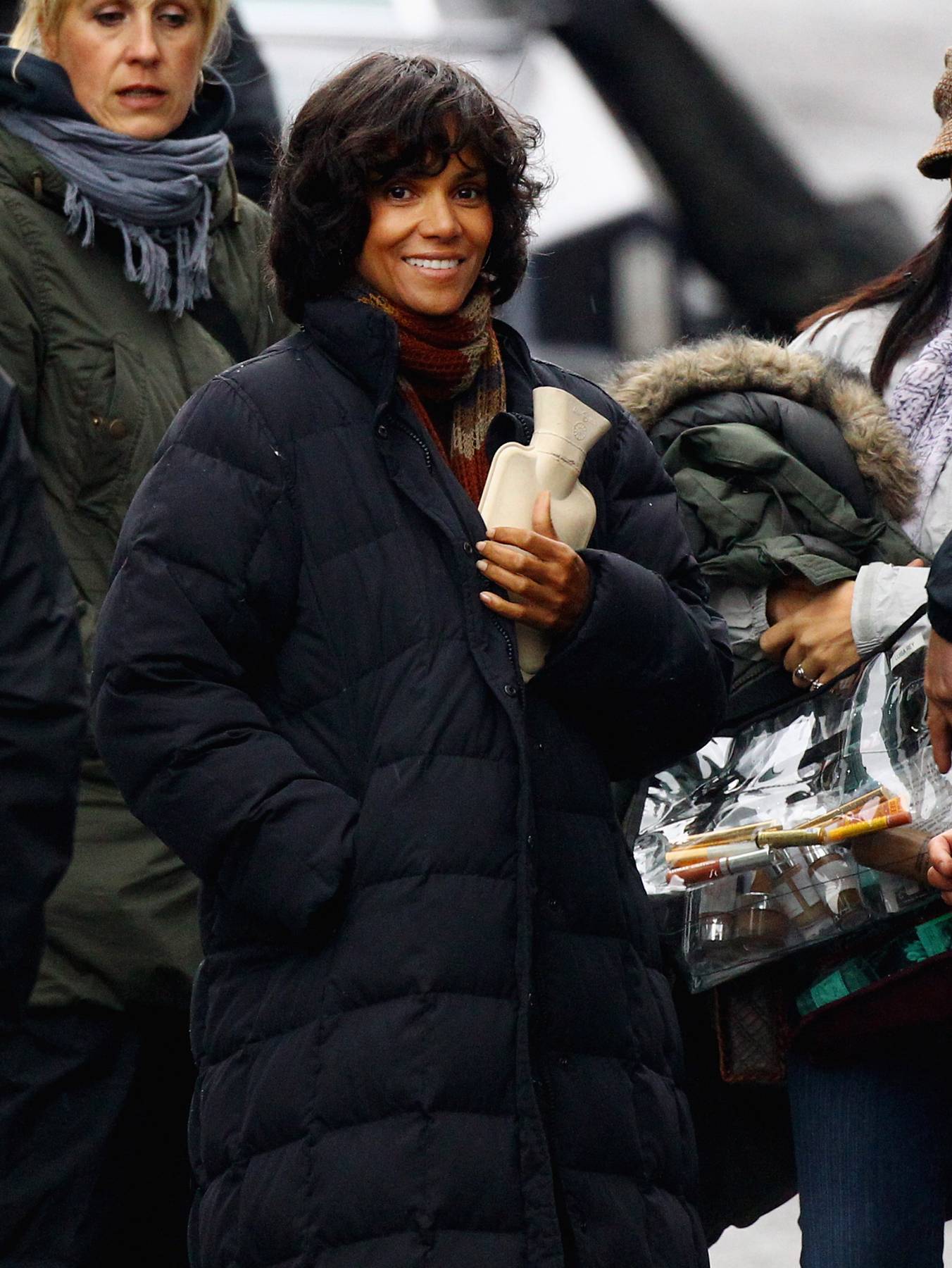 Halle, Is That You? - Halle Berry with a new 'do on the set of her new film, Cloud Atlas, in Glasgow, Scotland. The city council has closed off a series of streets as Glasgow prepares to double for San Francisco, for a scene which will include Halle Berry and Hugo Weaving. (Photo: Jeff J Mitchell/Getty Images)