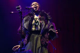 /content/dam/betcom/images/2012/01/Music-01-16-01-31/013012-music-join-twitter-lauryn-hill.jpg