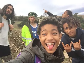 Usie Time - Willow&nbsp;and the crew like to spend time in nature and go for hikes in the great outdoors. This is one tight circle!  (Photo: Willow Smith via Instagram)