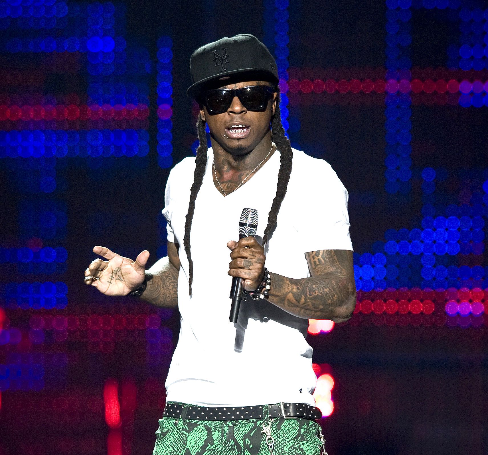 Lil Wayne (@liltunechi) - Weezy didn't forget about all you mothers out there last weekend.TWEET: "Happy Mothers day to all of you extraordinary women. 'You are appreciated' - 2Pac." (Photo: David Atlas/Retna)