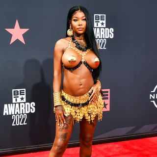 BET Awards 2022 | Red Carpet Summer Walker | 1080x1080