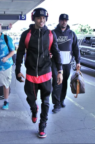 Trippin' With Trigga - Trey Songz is all smiles as he readies to board a flight out of Los Angeles at LAX Airport.(Photo: Cathy Gibson / Splash News)