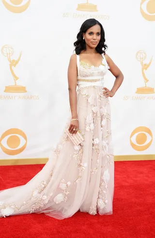/content/dam/betcom/images/2013/09/Celeb-09-16-09-30/092313-celebs-kerry-washington-emmys.jpg