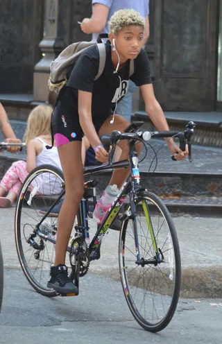 City Girl - Willow Smith&nbsp;rides her bike through the streets of New York City with headphones and no helmet.&nbsp;(Photo: TNYF/WENN.com)