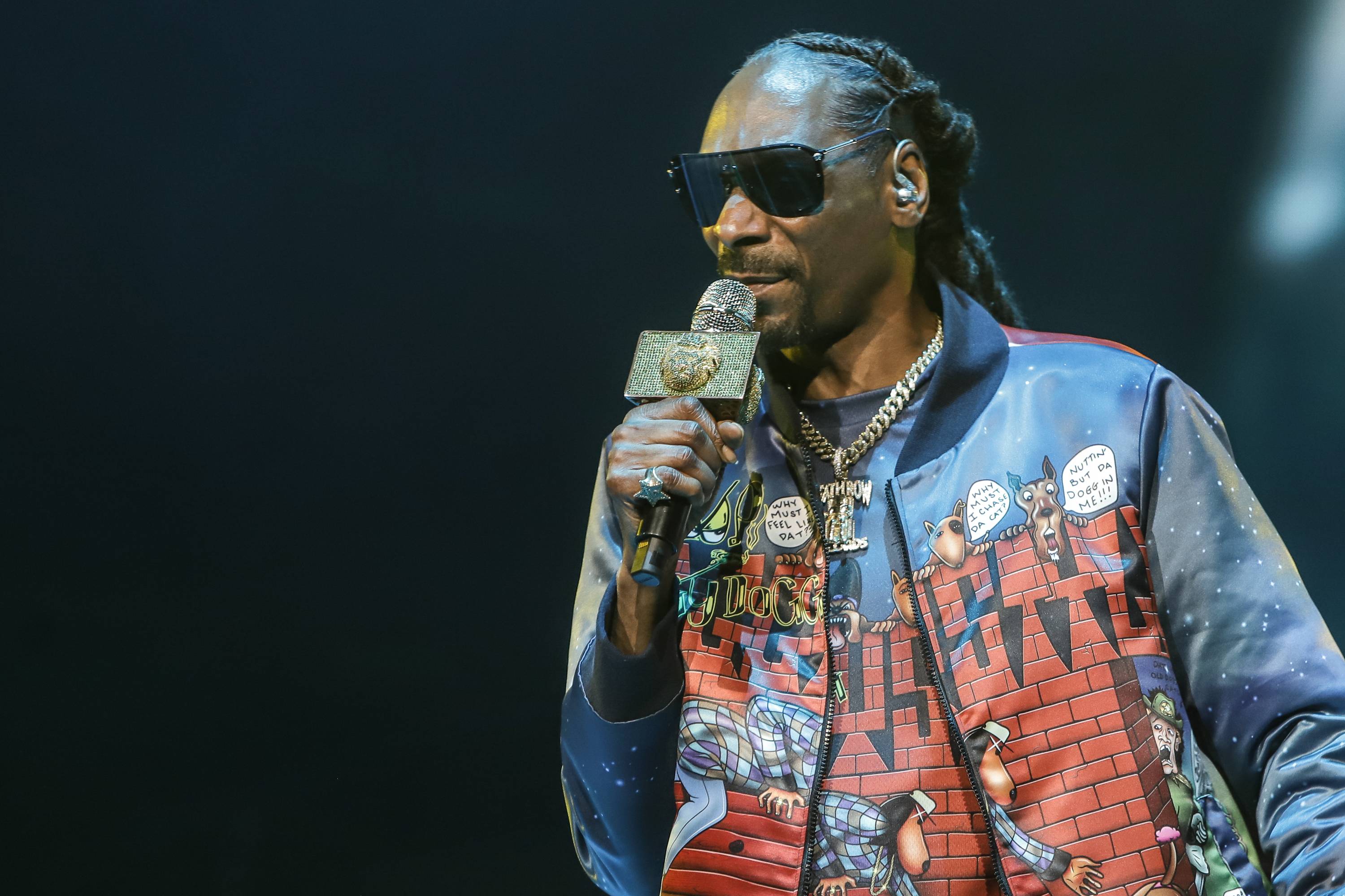 MIAMI, FLORIDA - JANUARY 31: Snoop Dogg performs at the Bud Light Super Bowl Music Fest - Night 2 at American Airlines Arena on January 31, 2020 in Miami, Florida. (Photo by John Parra/Getty Images for Bud Light)