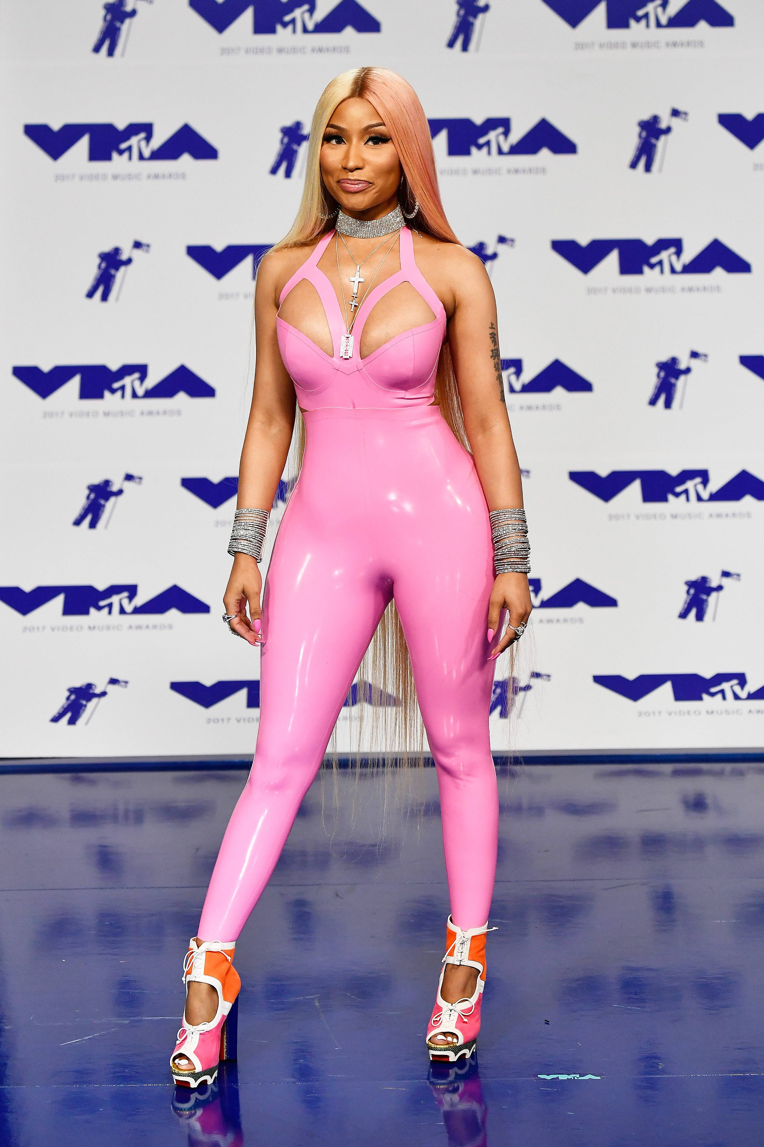 pink nicki minaj dress Nicki Minaj wears pink latex outfit to the 2017 MTV Video Music Awards