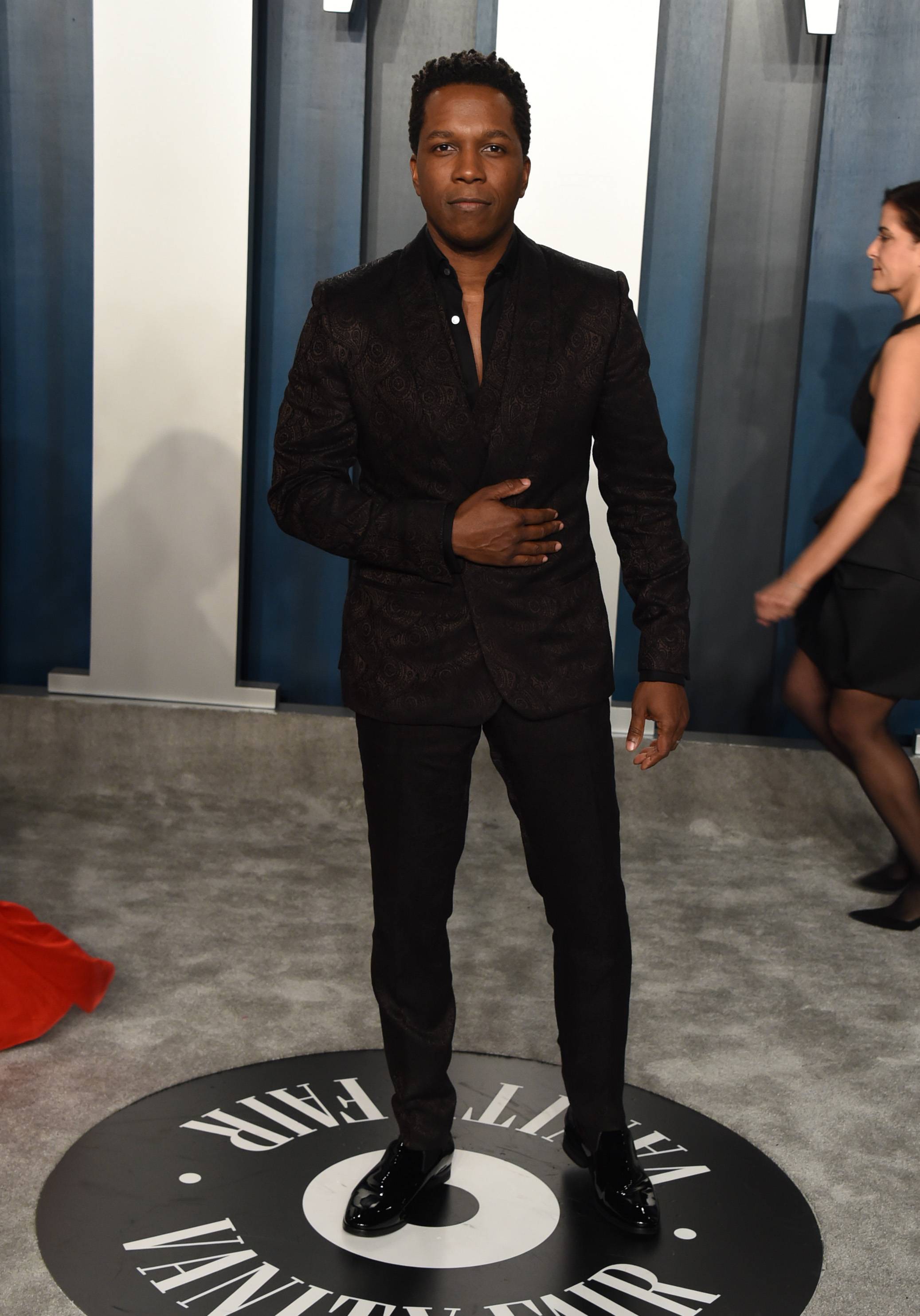 Leslie Odom Jr. - Leslie Odom Jr. looks proud in a tailored black suit at the 2020 Vanity Fair Oscar Party.(Photo by John Shearer/Getty Images) (Photo by John Shearer/Getty Images)