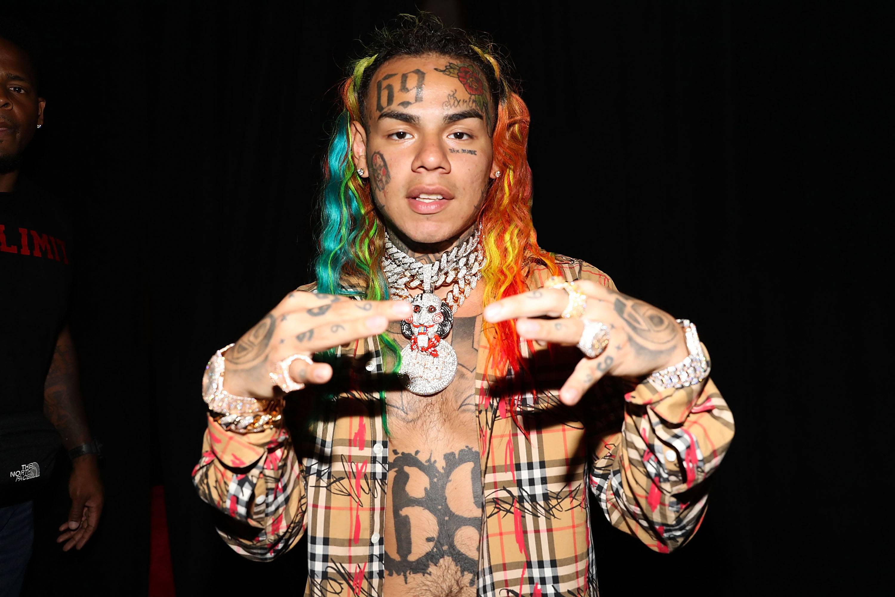 PHILADELPHIA, PA - SEPTEMBER 01:  Tekashi 6ix9ine attends Made In America - Day 2 on September 1, 2018 in Philadelphia, Pennsylvania.  (Photo by Shareif Ziyadat/WireImage)