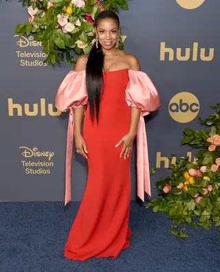 Susan Kelechi Watson in Badgley Mischka - Susan Kelechi Watson arrives at the Walt Disney Television Emmy Party. (Photo: Gregg DeGuire/Getty Images)