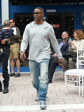 Walk With the Foxx - Jamie Foxx is all smiles at the Annie Walk of Fame ceremony in Miami.(Photo: Gustavo Caballero/Getty Images for Columbia Pictures)