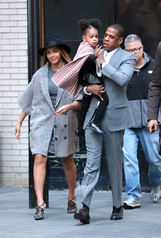 A Date With Mom and Dad - Beyoncé&nbsp;and Jay Z&nbsp;take their baby girl, Blue Ivy, to the premiere of Annie in New York City.(Photo: INFphoto.com)