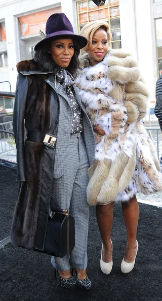 Snatched! - June Ambrose&nbsp;and Mary J. Blige&nbsp;serve up all kinds of fashion goodness on the streets of New York during Mercedes-Benz Fashion Week.&nbsp;(Photo:&nbsp;Splash News)