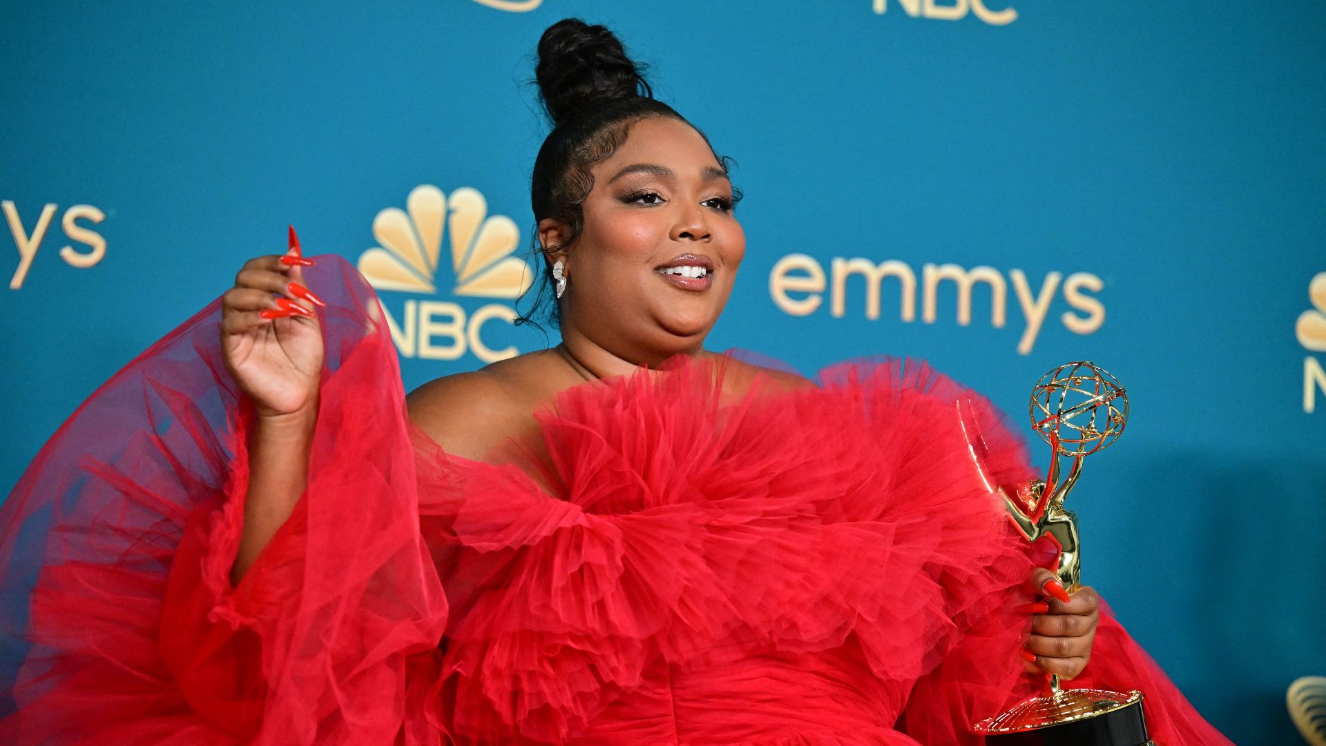 US singer-songwriter Lizzo poses with the Emmy for Outstanding Competition Program for "Lizzo's Watch Out For the Big Grrrls" during the 74th Emmy Awards at the Microsoft Theater in Los Angeles, California, on September 12, 2022. 