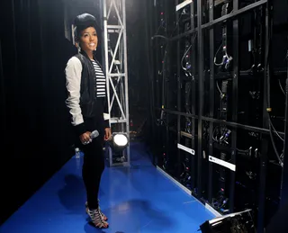 Glow - Janelle Monáe glows backstage.&nbsp;(Photo: Bennett Raglin/BET/Getty Images for BET)