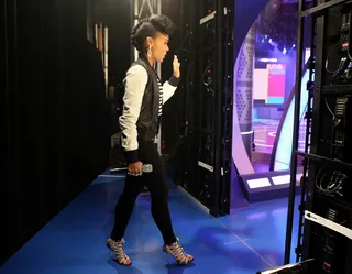 Hi! - Janelle Monáe waves to the fans before blazing hitting the 106 stage.&nbsp;(Photo: Bennett Raglin/BET/Getty Images for BET)