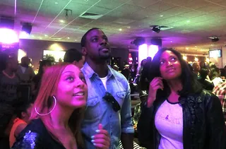 Lance Gross and Team - Gross checks the scoreboard with his teammates. This is the House of Payne star's second year attending the charity event.  (Photo: Rhonda Cowan)