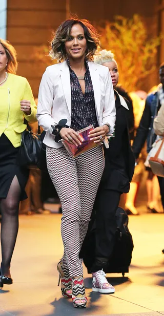 Print Mix Fix - Actress Nicole Ari Parker spotted out and about in New York City nailing a hard-to-pull-off trend---mixing colorful patterns. &nbsp;(Photo: Felipe Ramales,PacificCoastNews.com)