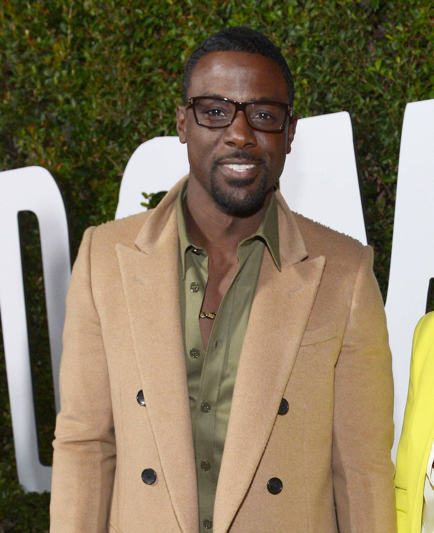 Lance Gross Accompanies College Freshmen to China