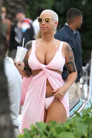 The Total Package - This bombshell deserves the award for best beachwear-to-streetwear look! We love the baby pink color scheme and her twist-front cover-up is still sexy enough to elicit glances from lucky passersby. (Photo: Splash News)