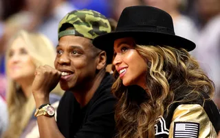 Love and Basketball - Jay Z and Beyoncé&nbsp;happily enjoy a basketball game between the Los Angeles Clippers and Cleveland Cavaliers at the Staples Center in Los Angeles.(Photo: Luis Sinco/Los Angeles Times via Getty Images)