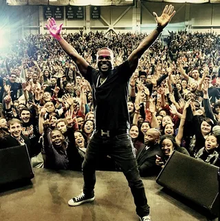 Kevin's on a College Tour! - And that's a lot of love he's getting!  (Photo: Kevin Hart via Instagram)