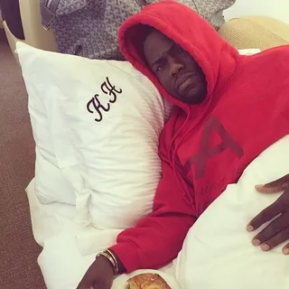 How Kevin Hart Sleeps When He's on Tour - Red hoodie + personalized pillows. #BOSS.  (Photo: Kevin Hart via Instagram)