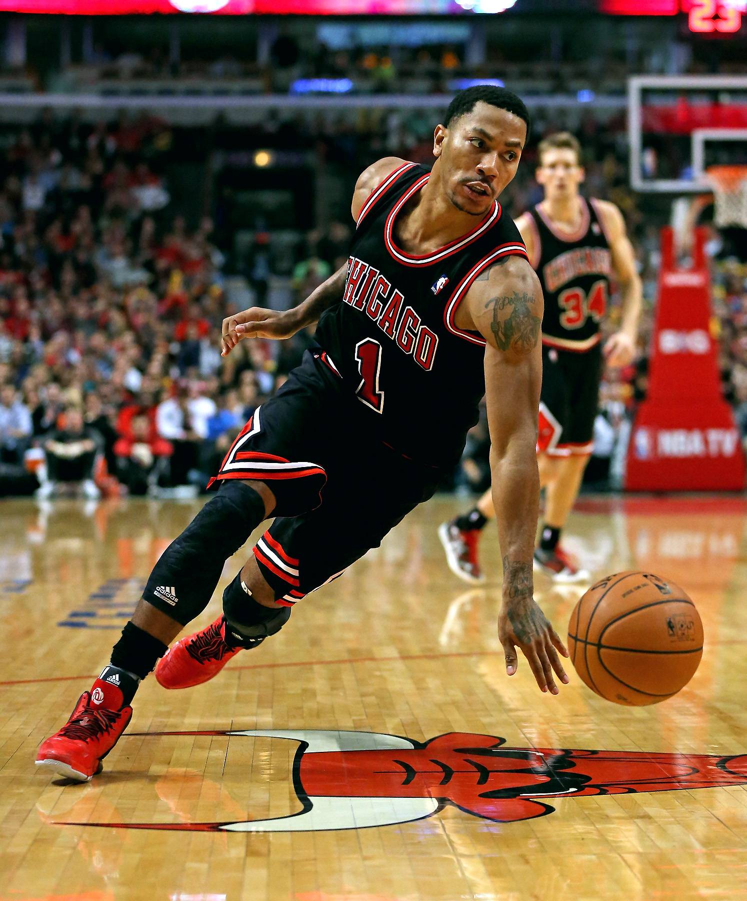 Bulls’ Derrick Rose Is Out for the Season