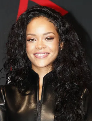 Rihanna - Rih Rih&nbsp;put her pink wig to rest (for now) and adopted a new ‘do: layered jet-black waves. Vacay hair anyone?   (Photo: KCS Presse / Splash News)