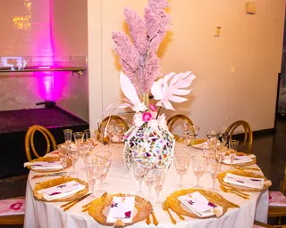 All in the details! - A closer look at the beautiful table setting and floral decor at the Pynk Awards Gala!&nbsp;Flowers provided by Sarcon Flower Couture (Photo: Calvin Gayle @calvingproductions)