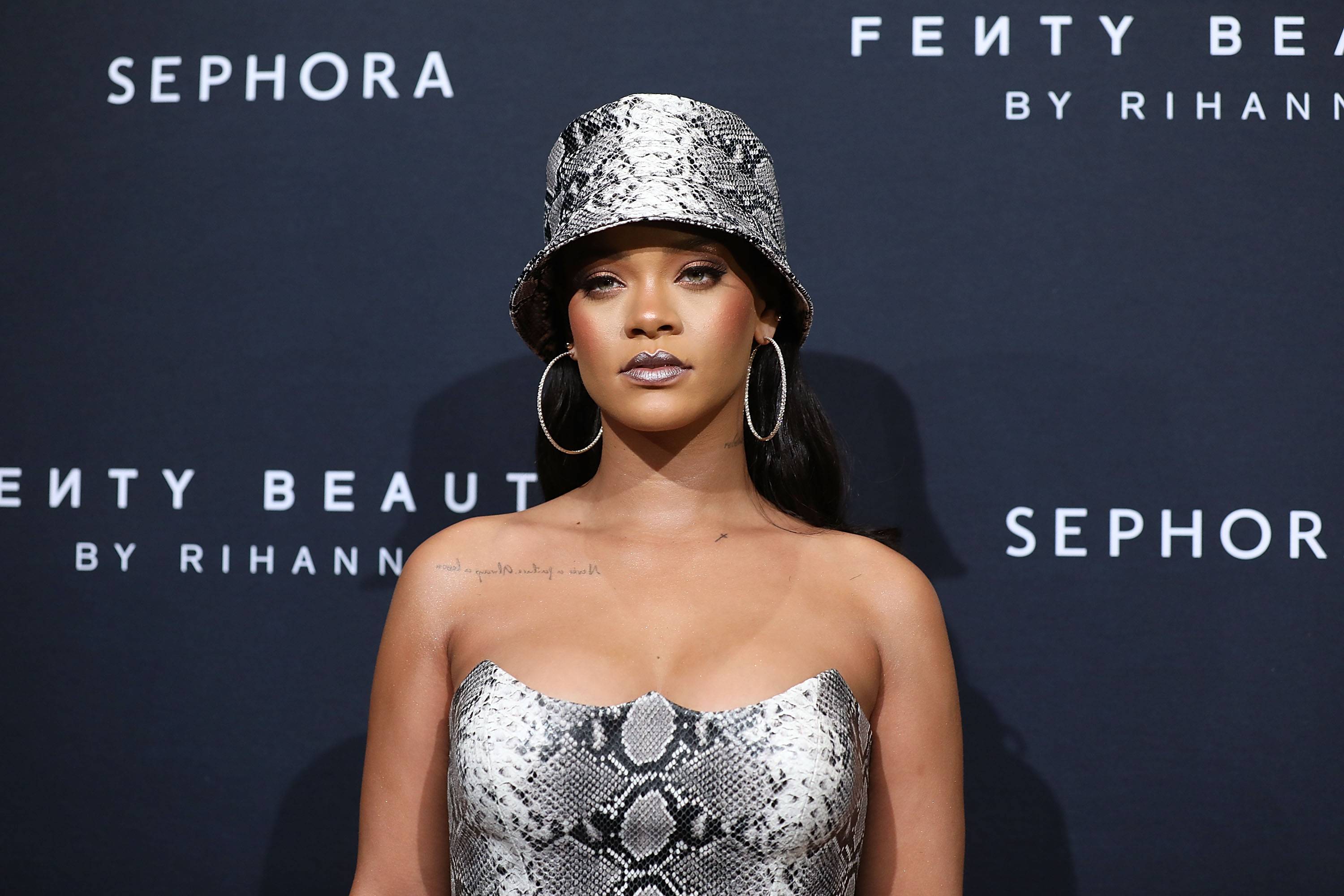 775209074MM297_Fenty_Beauty