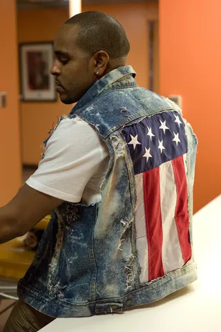 Check My Swag - Verse Simmonds is fresh to death backstage at BET's 106 &amp; Park. (Photo: John Ricard / BET)