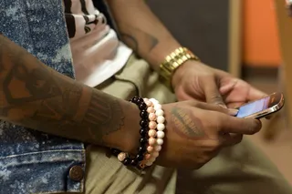 I Love My Gadgets - Verse Simmonds can't get enough of his phone backstage at BET's 106 &amp; Park. (Photo: John Ricard / BET)