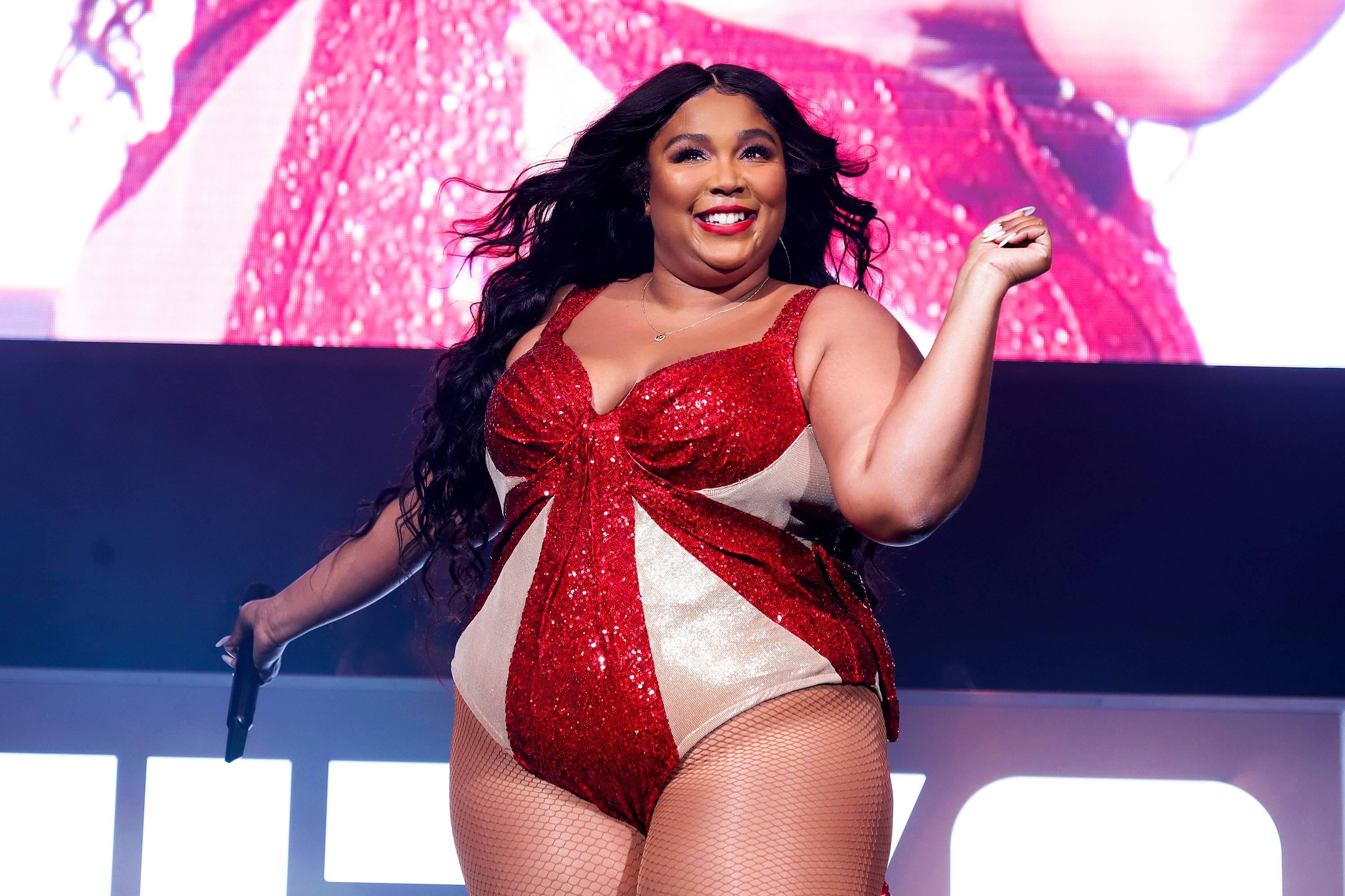 Lizzo: A Photo Gallery Celebrating Her Fashion & Beauty!